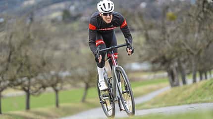 ROADBIKE-Redakteur Moritz Pfeiffer auf einem Focus Izalco Max
ROADBIKE-Redakteur Moritz Pfeiffer auf einem Focus Izalco Max