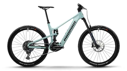 Shimano-Motor, 160/150 mm Federweg und gewohnt schicker Carbon-Rahmen: Das ist das neue E-MTB Sresh der Allgäuer Gravity-Marke Propain! Shimano-Motor, 160/150 mm Federweg und gewohnt schicker Carbon-Rahmen: Das ist das neue E-MTB Sresh der Allgäuer Gravity-Marke Propain!