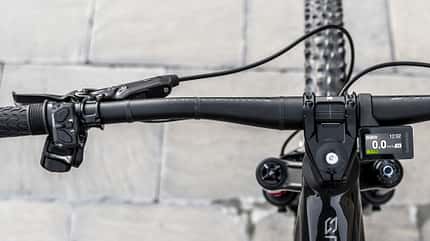Shimano-Motor, 160/150 mm Federweg und gewohnt schicker Carbon-Rahmen: Das ist das neue E-MTB Sresh der Allgäuer Gravity-Marke Propain! Shimano-Motor, 160/150 mm Federweg und gewohnt schicker Carbon-Rahmen: Das ist das neue E-MTB Sresh der Allgäuer Gravity-Marke Propain!