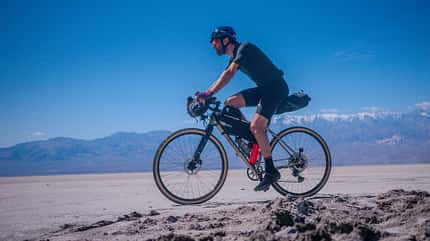 Sofiane Sehili unterwegs im Death Valley Sofiane Sehili unterwegs im Death Valley