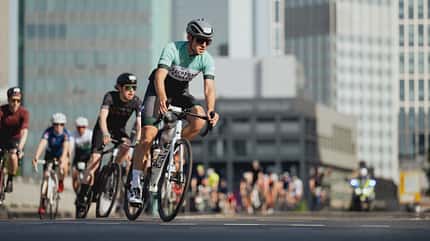 Teilnehmende des Radrennens Skoda Velotour Eschborn-Frankfurt in der Frankfurter City Teilnehmende des Radrennens Skoda Velotour Eschborn-Frankfurt in der Frankfurter City