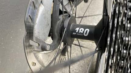 DT Swiss 180-Nabe an den neuen ARC 38 Laufrädern. DT Swiss 180-Nabe an den neuen ARC 38 Laufrädern.
