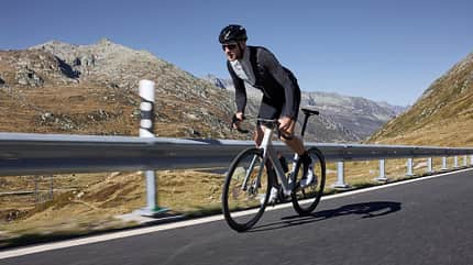 Pressefoto von DT Swiss: die neuen ARC 38 Laufräder am Gotthardpass. Pressefoto von DT Swiss: die neuen ARC 38 Laufräder am Gotthardpass.