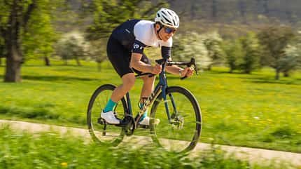 Giant TCR Advanced Pro 0,Rennrad,Actionfoto,Blumenwiese Giant TCR Advanced Pro 0,Rennrad,Actionfoto,Blumenwiese