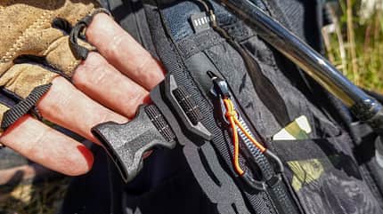 Restrap Hydration Vest,Trinkrucksack,Detail,Brustgurt,Schlaufe Restrap Hydration Vest,Trinkrucksack,Detail,Brustgurt,Schlaufe