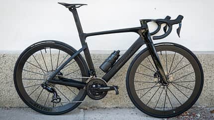 corratec CCT Evo Ultra,Rennrad,Seitenansicht,weiße Wand corratec CCT Evo Ultra,Rennrad,Seitenansicht,weiße Wand