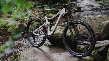 Mit dem neuen Root Miller zeigt Rose die überarbeitete Variante seines All-Mountains. Mit dem neuen Root Miller zeigt Rose die überarbeitete Variante seines All-Mountains.