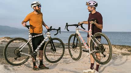berlin,cory,dan,felix,fotograf,gravel,jenny,jon,marc,murcia,ondrej,robert,spanien,staffan,tobi,twotone,zoubek Gravel Camp Calabardina 02/2024,Alu vs Carbon, Räder anheben