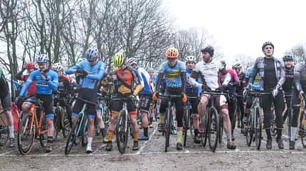 Vor dem Start eines Cyclocross-Rennens Vor dem Start eines Cyclocross-Rennens