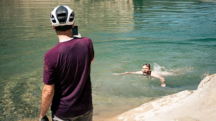 Border Bash Aragon: Foto vom Baden im Fluss Border Bash Aragon: Foto vom Baden im Fluss