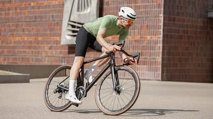 Parlee Oray,Rennrad,Test,Roadbike,Actionfoto vor Hauswand Parlee Oray,Rennrad,Test,Roadbike,Actionfoto vor Hauswand