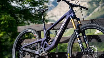 Hightower,Hightower 4,Santa Cruz Hightower,Stone King,Valle Maira,santa cruz Die vierte Generation des Santa Cruz Hightower steht mit Carbon-Rahmen und 29-Zoll-Laufrädern auf dem Trail.