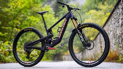 Hightower,Hightower 4,Santa Cruz Hightower,Stone King,Valle Maira,santa cruz Die vierte Generation des Santa Cruz Hightower steht mit Carbon-Rahmen und 29-Zoll-Laufrädern auf dem Trail.