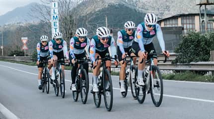 Das Team MAxx-Solar Rose Women Racing bei einer Trainingsausfahrt. Das Team MAxx-Solar Rose Women Racing bei einer Trainingsausfahrt.