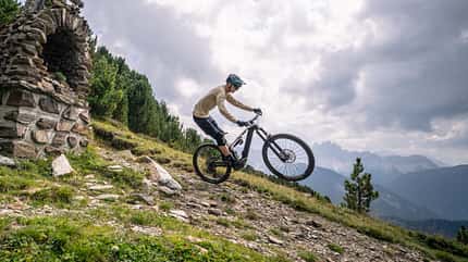 Bulls' neuestes E-MTB kommt mit dem Bosch-CX-Motor der fünften Generation. Bulls' neuestes E-MTB kommt mit dem Bosch-CX-Motor der fünften Generation.