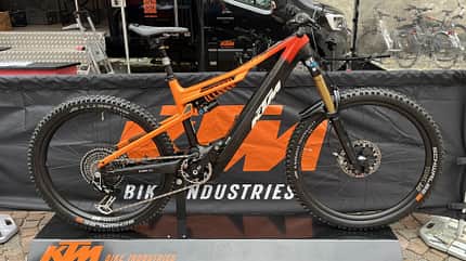 Auf dem MOUNTAINBIKE TESTIVAL Brixen konnte KTMs Macina Prowler schon bestaunt werden, wenn auch mit abgeklebtem Motor und Display. Auf dem MOUNTAINBIKE TESTIVAL Brixen konnte KTMs Macina Prowler schon bestaunt werden, wenn auch mit abgeklebtem Motor und Display.