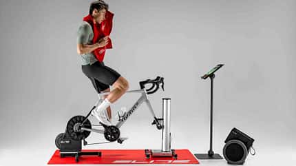 Elite Avanti Rollentrainer Radfahrer trainierend Elite Avanti Rollentrainer Radfahrer trainierend