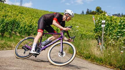 ROADBIKE-Redakteur Moritz Pfeiffer auf einem Canyon Ultimate CFR Di2 ROADBIKE-Redakteur Moritz Pfeiffer auf einem Canyon Ultimate CFR Di2