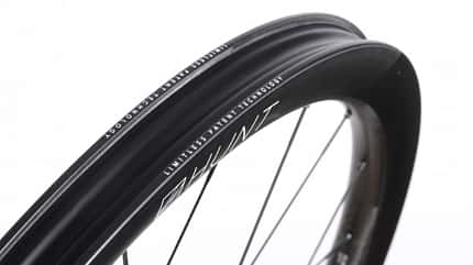 Felgenansicht von Hunt Wheels Sub 40 Limitless Gravel Aero Laufrädern Felgenansicht von Hunt Wheels Sub 40 Limitless Gravel Aero Laufrädern