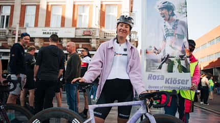 Gravelbike WM 2024 Rosa Klöser im Ziel Gravelbike WM 2024 Rosa Klöser im Ziel