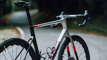 Aerodynamische Rohre, Slooping-Geometrie, neues Cockpit: Das Basso SV steckt voller neuer Technologien. Aerodynamische Rohre, Slooping-Geometrie, neues Cockpit: Das Basso SV steckt voller neuer Technologien.