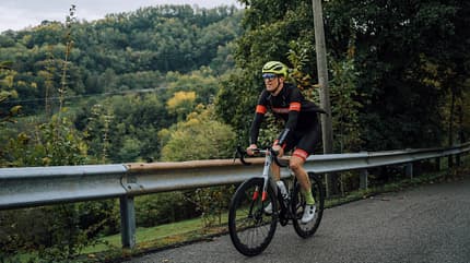 ROADBIKE-Redakteur Moritz Pfeiffer auf einem Basso SV ROADBIKE-Redakteur Moritz Pfeiffer auf einem Basso SV