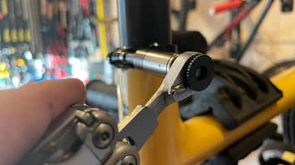 Mountainbike,Fahrrad,Ratgeber,Bike Hack,Bikehack,Hack,Tricks,Tipps,DIY, selbstgemacht,schrauben,Multitool,Adpter,Rätsche,Bitset,Leatherman Multitool Leatherman mit selbstgebautem Rätschen Adapter.