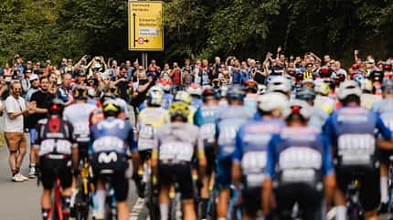 Peloton der Deutschland Tour mit Fans Peloton der Deutschland Tour mit Fans