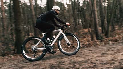 Paul Voß auf seinem neuen Rose Backroad FF im Berliner Grunewald. Paul Voß auf seinem neuen Rose Backroad FF im Berliner Grunewald.