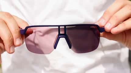 Julbo Frequency Reactiv,Radbrille,Test,in der Hand Julbo Frequency Reactiv,Radbrille,Test,in der Hand