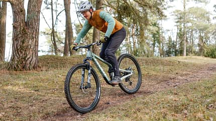 Trailcat LT, Trailcat SL, Pivot, Trailbike, DW-Link, An der gleichen Rahmenplattform bietet Pivot mit dem Trailcat SL auch weniger Federweg an (140/120 mm). Dadurch kommt das Bike bergab schneller an seine Grenzen, fährt sich aber noch flotter bergauf.