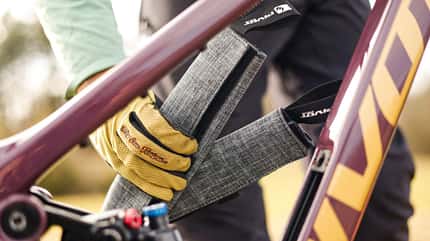 Trailcat LT, Trailcat SL, Pivot, Trailbike, DW-Link, Beim Wiegen haben wir die mitgelieferten Taschen für das Handschuhfach entnommen. Die Taschen wiegen 100 Gramm.