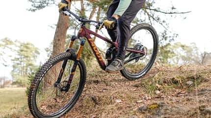 Trailcat LT, Trailcat SL, Pivot, Trailbike, DW-Link, Das Fahrwerk der Trailkatze ist potent und selten überfordert. Besonders in der Abfahrt ist das Heck ein Highlight und holt sowohl aus den 135 mm am LT als auch aus den 120 mm am ST richtig viel raus.