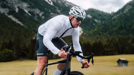 Windbreaker,Jacke,Gorewear,weiße Spinshift,Rennrad,Mann,Action Windbreaker,Jacke,Gorewear,weiße Spinshift,Rennrad,Mann,Action