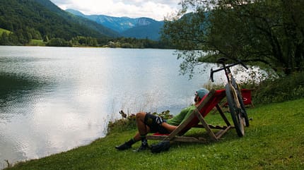 SalzburgerLand,Salzkammergut,Radfahren,Gravelbike,Rennrad,am See,Liegestuhl SalzburgerLand,Salzkammergut,Radfahren,Gravelbike,Rennrad,am See,Liegestuhl