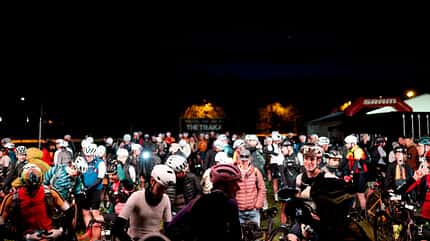 Start Traka560 2025 Menschenmenge Start Traka560 2025 Menschenmenge