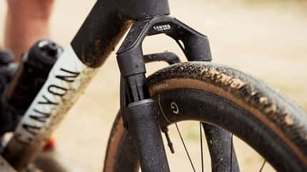 Canyon x DT Swiss F 132 One Federgabel fürs Gravelbike Detailansicht Canyon x DT Swiss F 132 One Federgabel fürs Gravelbike Detailansicht