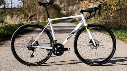 Radon R! 105 Disc, Rennrad,ROADBIKE,Test,Seitenansicht Radon R! 105 Disc, Rennrad,ROADBIKE,Test,Seitenansicht