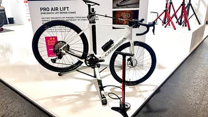 Feedback Sports Pro Air Lift,Montageständer,Ansicht mit Bike Feedback Sports Pro Air Lift,Montageständer,Ansicht mit Bike