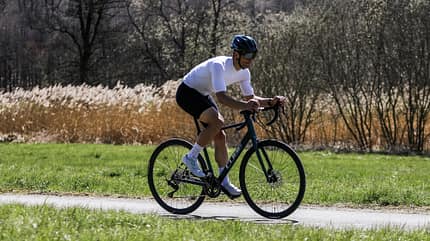 Cube Attain SLX,Rennrad,Action,seitlich etwas schräg Cube Attain SLX,Rennrad,Action,seitlich etwas schräg