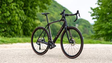 Trek Domane SL7 Gen 4,Rennrad,ROADBIKE,Test,schräge Ansicht
