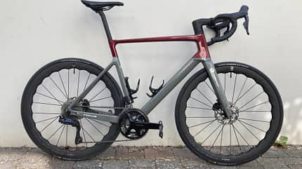 Fulcrum Izalco Max mit Fulcrum Sharq-Laufrädern
