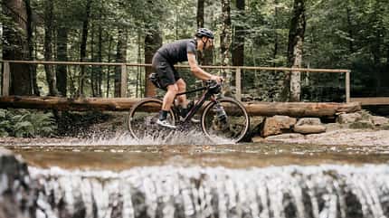 Ridley Bikes,E-Kanzo Adventure,Gravelbike,am Bach fahrend