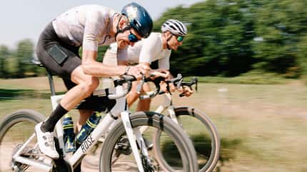 Sebastian Breuer und Marcel Kittel Kopf an Kopf beim Strecken-Check zur Gravelbike WM 2025 Sebastian Breuer und Marcel Kittel Kopf an Kopf beim Strecken-Check zur Gravelbike WM 2025