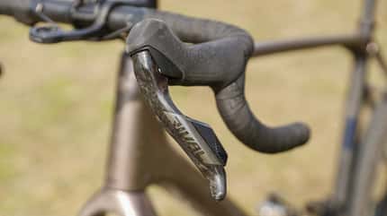 Griff der Sram Rival XPLR AXS Griff der Sram Rival XPLR AXS