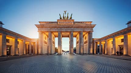 Das Brandenburger Tor im Abendlicht. 