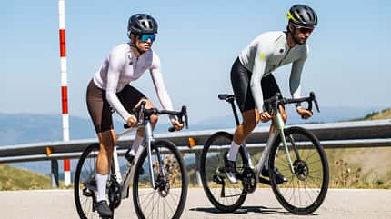 Komfort, Integration und Geschwindigkeit verspricht die baskische Marke BH für ihr neues Endurance-Rennrad SL1. Komfort, Integration und Geschwindigkeit verspricht die baskische Marke BH für ihr neues Endurance-Rennrad SL1.