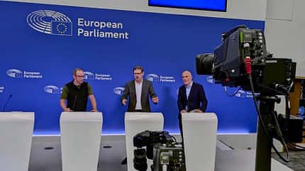 Markus Weinberg European Connection Trail mit dem Gravelbike im EU-Parlament