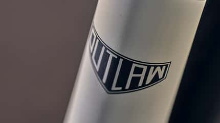 stilleben,indoor,regenhütte,commercial,vanwoid,industriehalle Vanwoid,Schriftzug Outlaw