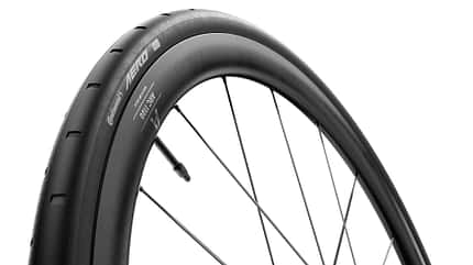 Die neuen DT Swiss ARC 1100 38 CS kommen mit den Aero-Reifen Aero 111 von Continental Die neuen DT Swiss ARC 1100 38 CS kommen mit den Aero-Reifen Aero 111 von Continental